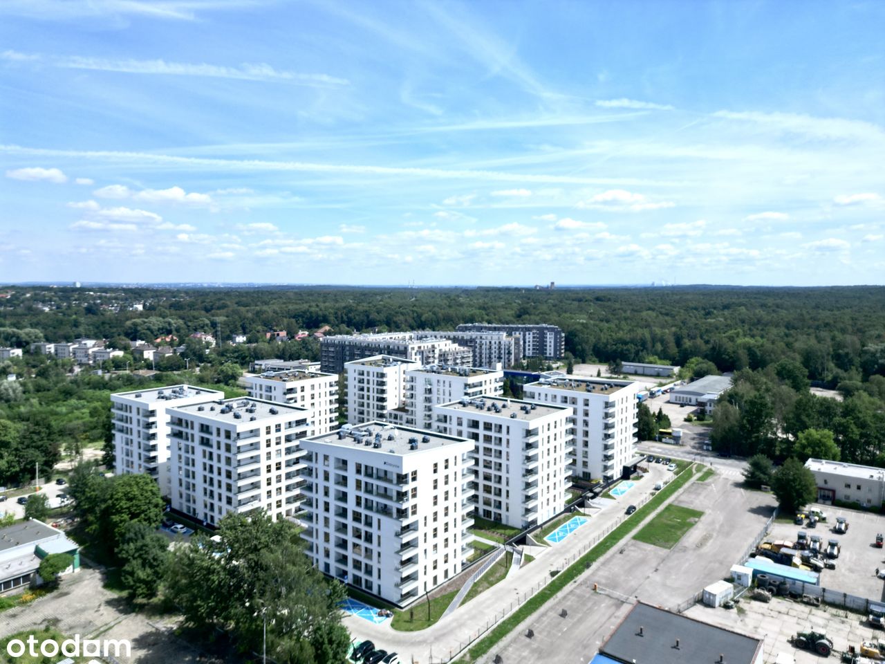 Stylowe mieszkanie z balkonem i garażem — miniatura 2