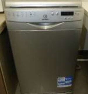 zmywarkę INDESIT DWS-DEA 701-B