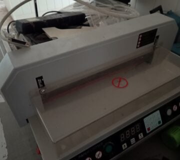 Syndyk sprzeda Gilotyna Paper Cutter 450. — miniatura 2