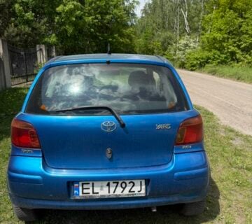 Syndyk sprzeda udział 1/2 w samochodzie Toyota Yaris, rok prod. 2003 — miniatura 2