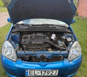 Syndyk sprzeda udział 1/2 w samochodzie Toyota Yaris, rok prod. 2003 — miniatura 3