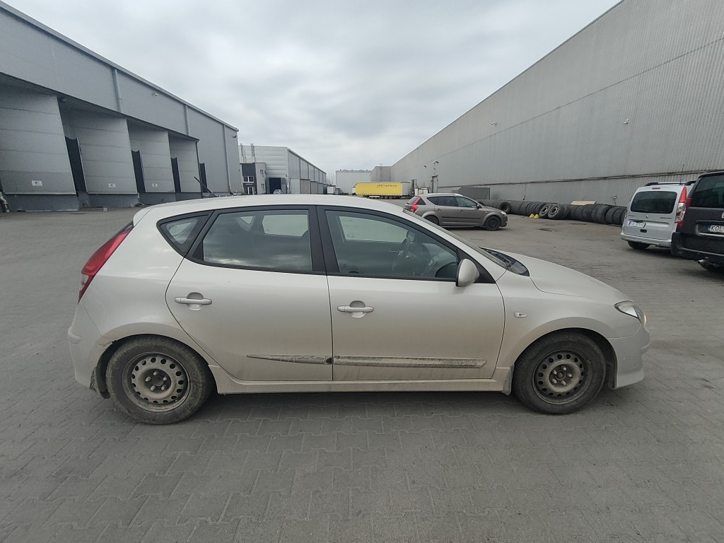 Syndyk sprzeda - Hyundai i30 1.6, 2011r. — miniatura 2