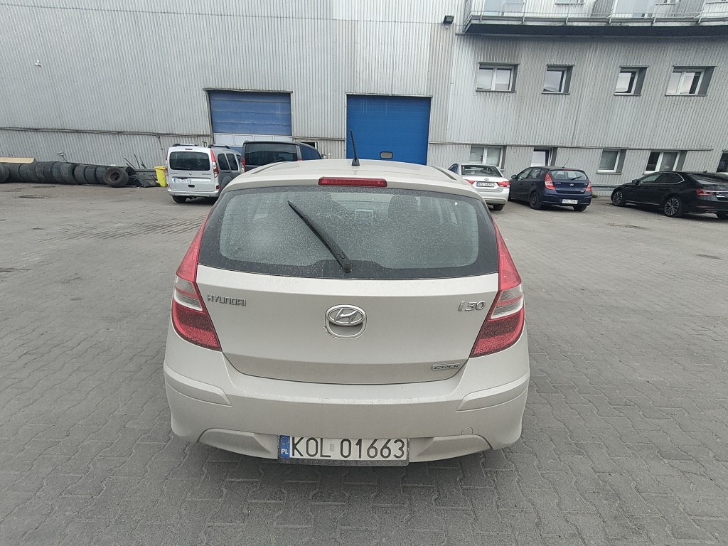Syndyk sprzeda - Hyundai i30 1.6, 2011r. — miniatura 3
